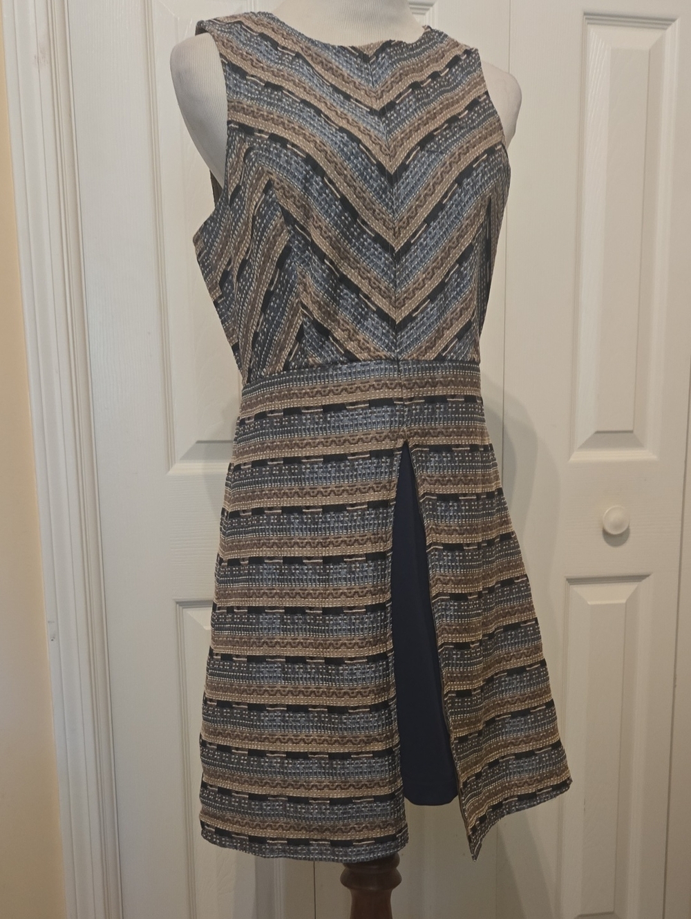 NWT Esley Sleeveless Navy and Tan Chevron Vintage Dress Sz M